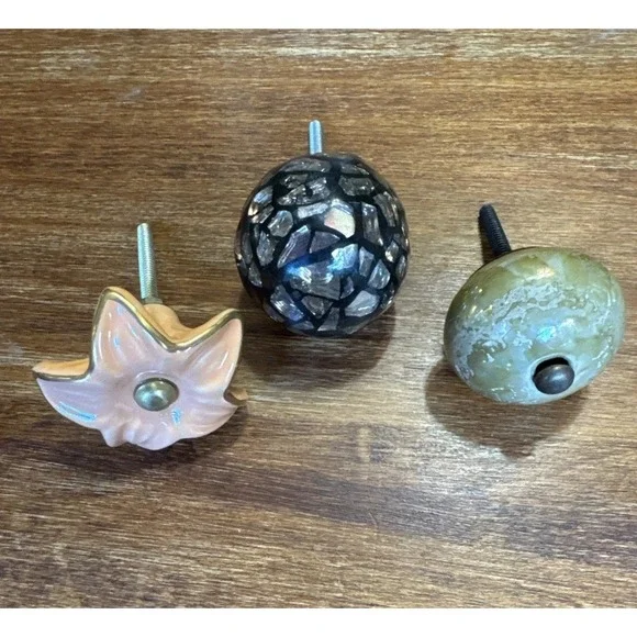 Lot of 3 Assorted Antique-Style Door Pulls/Knobs - Picture 1 of 11